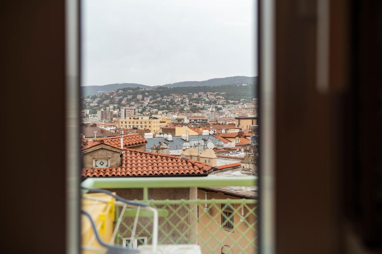 San Giusto Elegante Bilocale Con Balcone E Vista Apartman Trieszt Kültér fotó