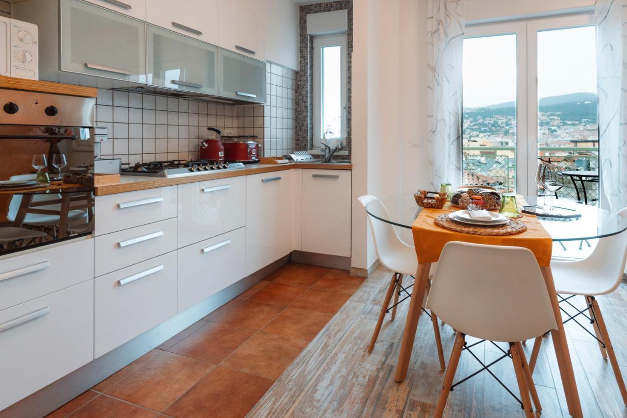 San Giusto Elegante Bilocale Con Balcone E Vista Apartman Trieszt Kültér fotó